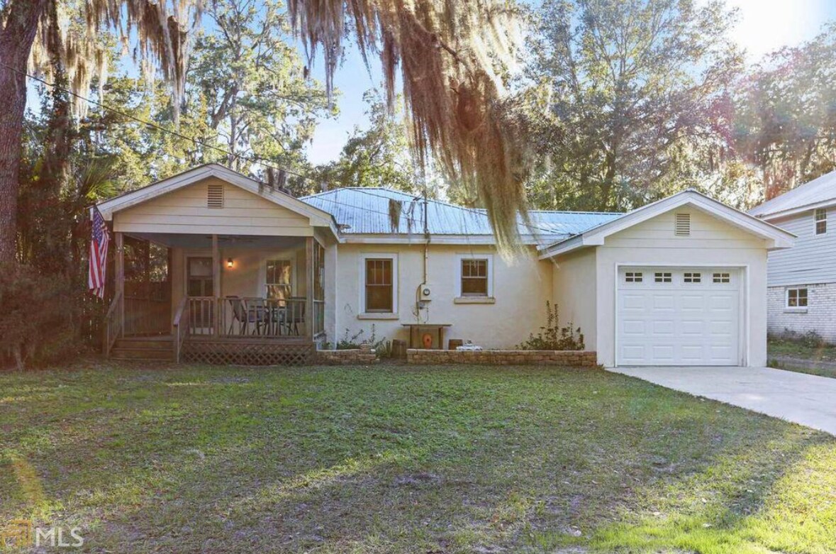 Curated visual reference: Visual Reference: 305 W Weed St St Marys Ga 31558