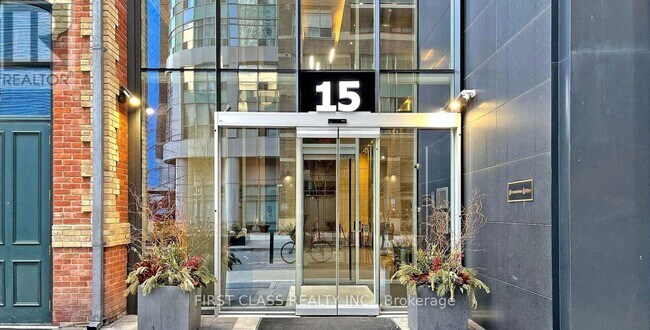 Building Photo - 15 Grenville St