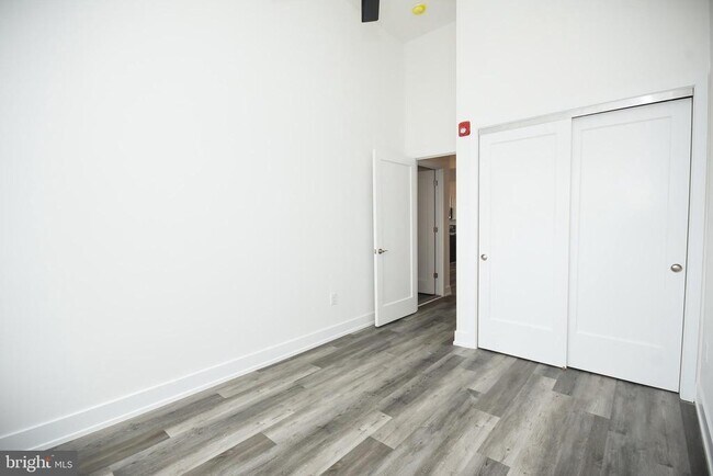 Foto del edificio - 6164 Ridge Ave