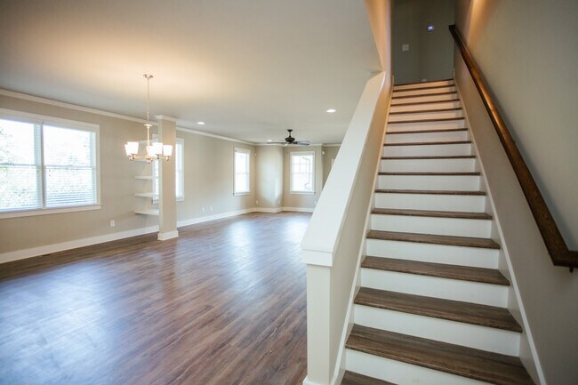 Foto del edificio - 139 E Cloverhurst Ave