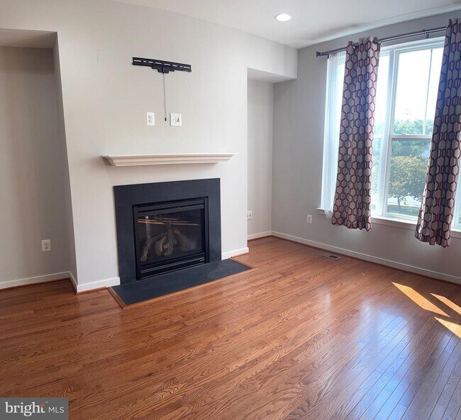 Building Photo - 1415 Trafalgar Ln