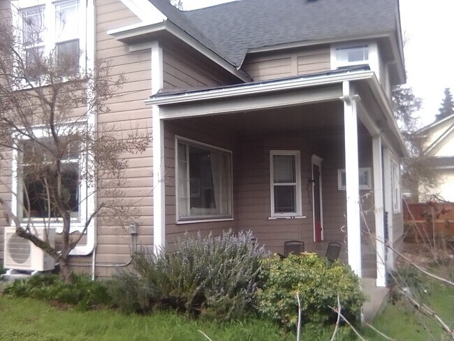 Side/Back View - 2345 Portland St