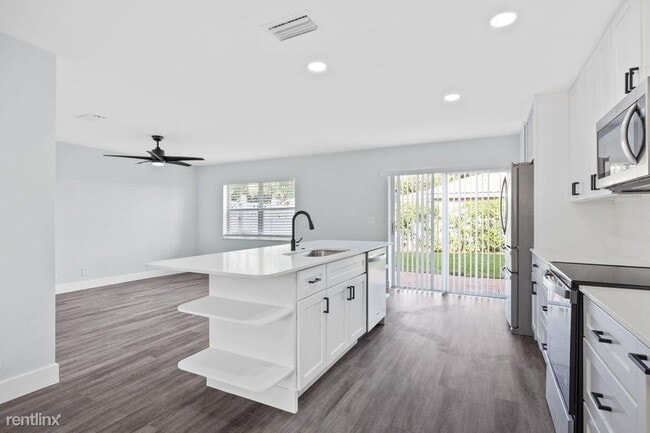 Building Photo - 3 br, 2.5 bath House - 3315 Blue Fin Dr