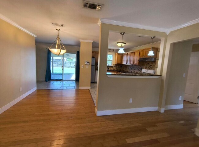 Building Photo - Cute 3 bedroom 2 bath Home Near the GFAFB!!!