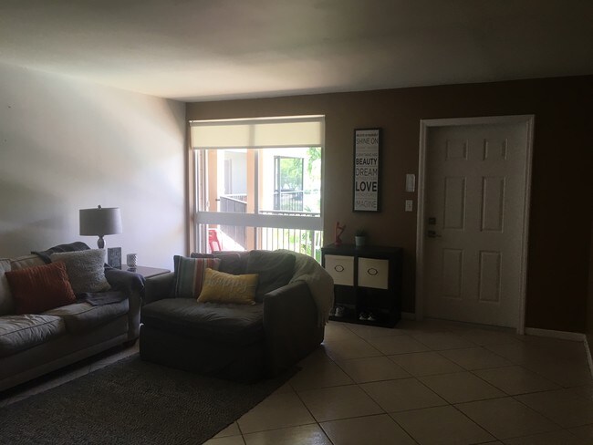 Fotografía del edificio - 2420 Diana Dr