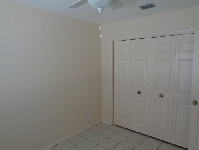 Dormitorio delantero - 15414 Grass Cay Ct