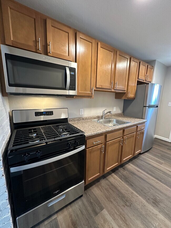 Building Photo - 1366 3rd Ave