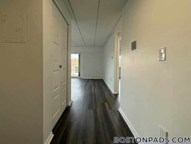 Building Photo - 53 Hill Rd