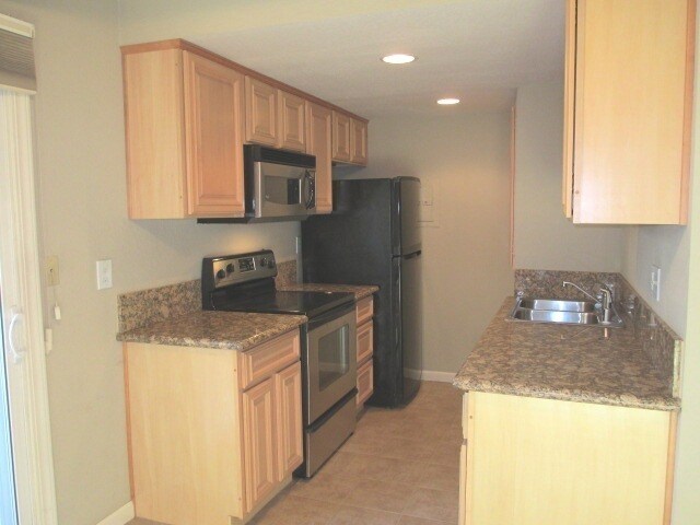 Building Photo - Parkview Townhomes across from Carmichael ...