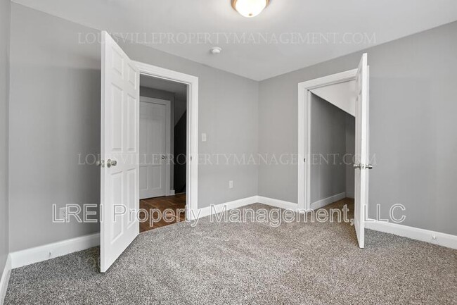 Foto del edificio - 4143 W Market St