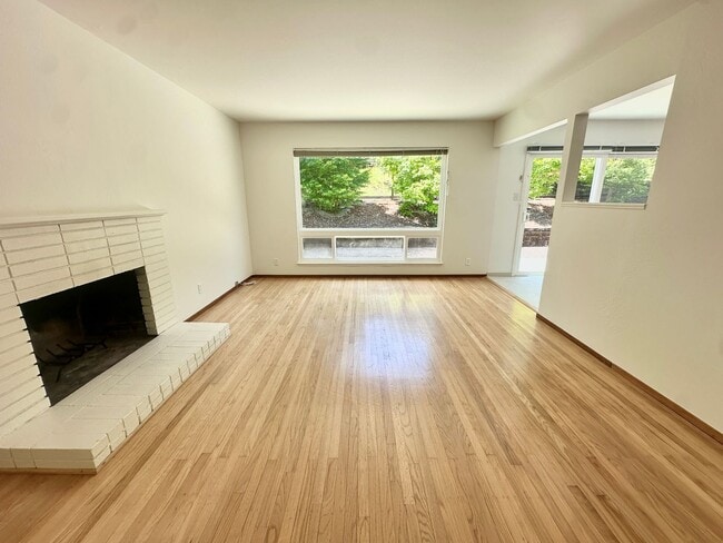 Building Photo - Charming Terra Linda Home in San Rafael