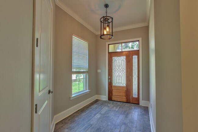 Foto del edificio - Unbelievable 3 Bedroom 3 Bathroom Upscale Town Home