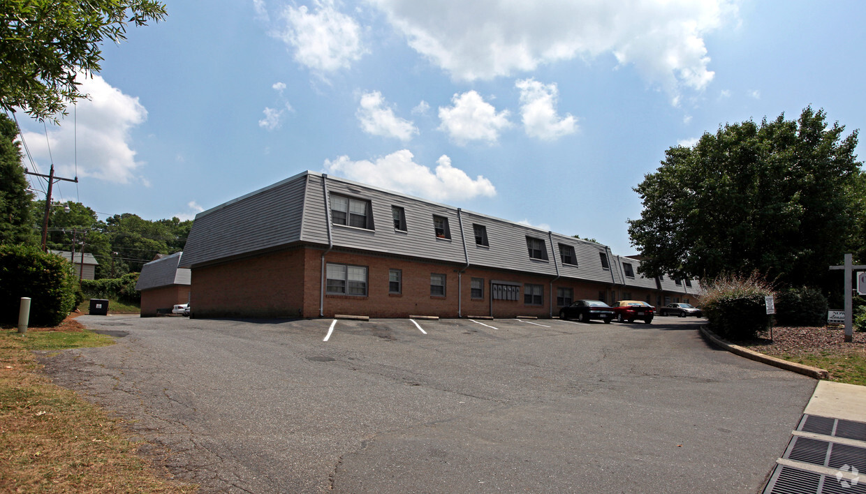 Building Photo - Chateau Apartments