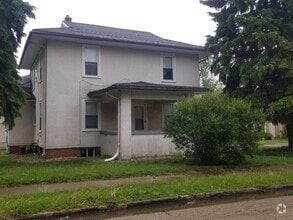 Building Photo - 704 8th St