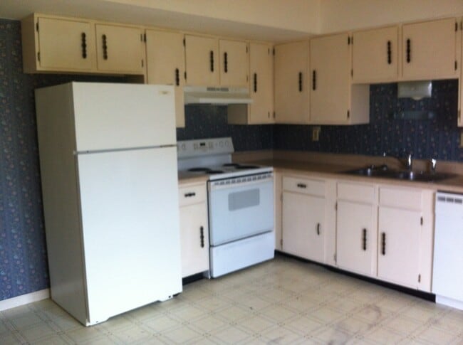 eat in kitchen - 4823 E Prairie Cir