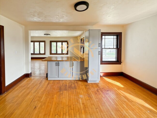 Foto del edificio - 332 S Madison St