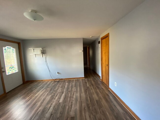 Foto del edificio - Three Bedroom Home with Heat included!