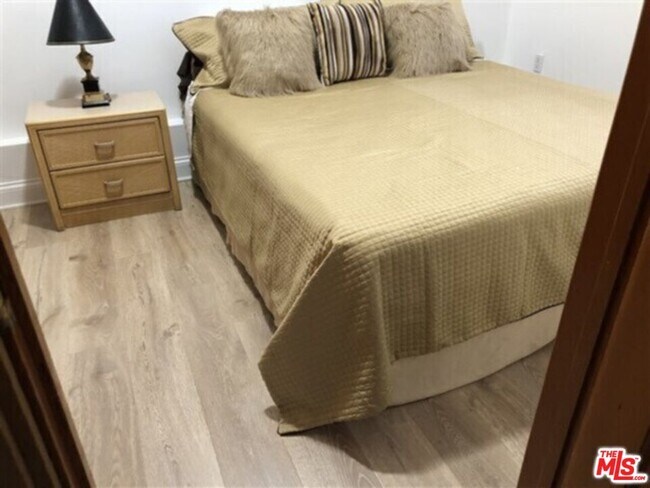 Foto del edificio - 808 Sierra Dr