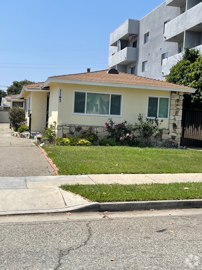 Building Photo - 1143 Raymond Ave
