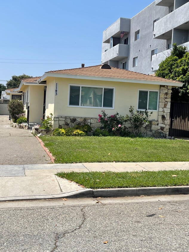 Primary Photo - 1143 Raymond Ave