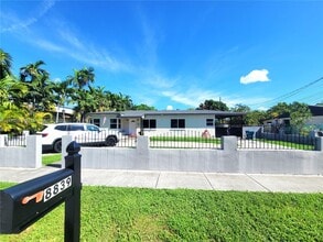 Building Photo - 8839 SW 28th St
