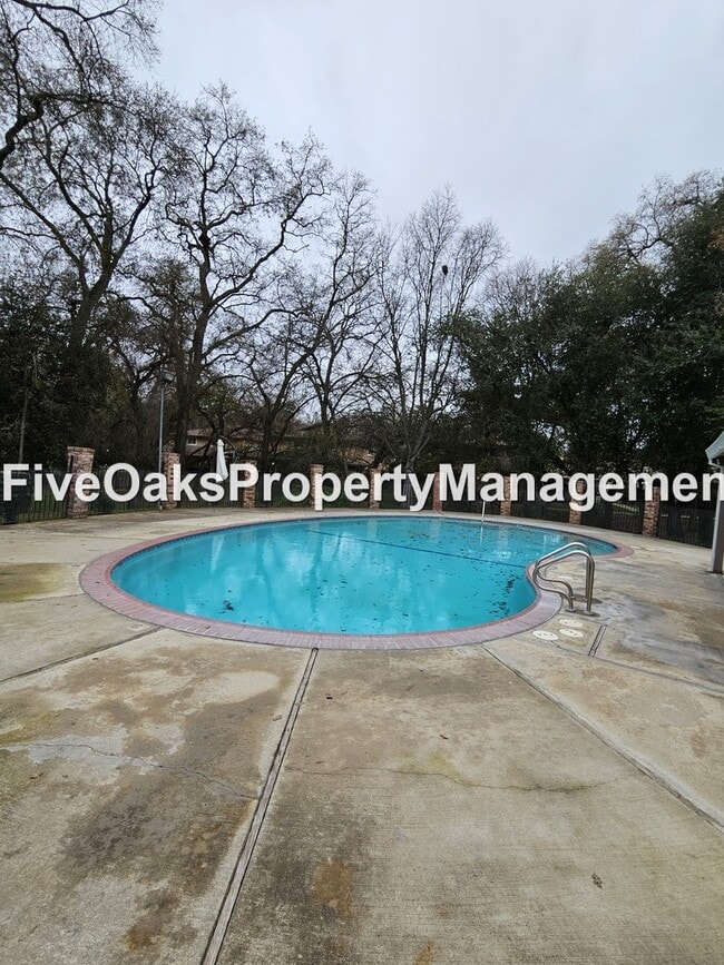 Building Photo - 5824 Shadow Creek Dr