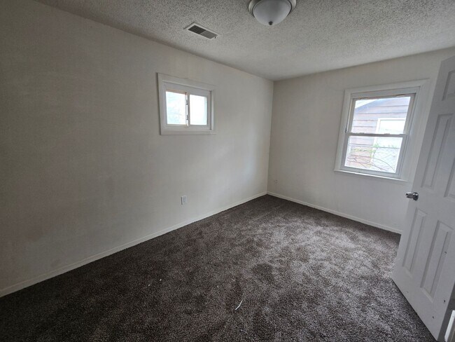 Foto del edificio - 3 bed 1 bath house