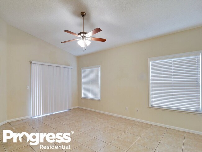 Building Photo - 1655 Hudderfield Cir E