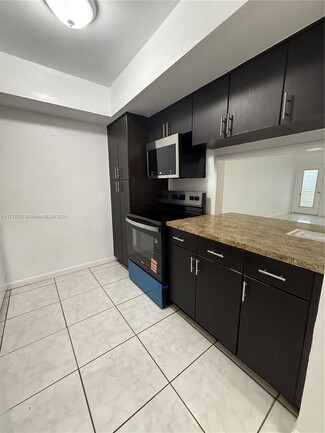 Building Photo - 1885 NE 121st St