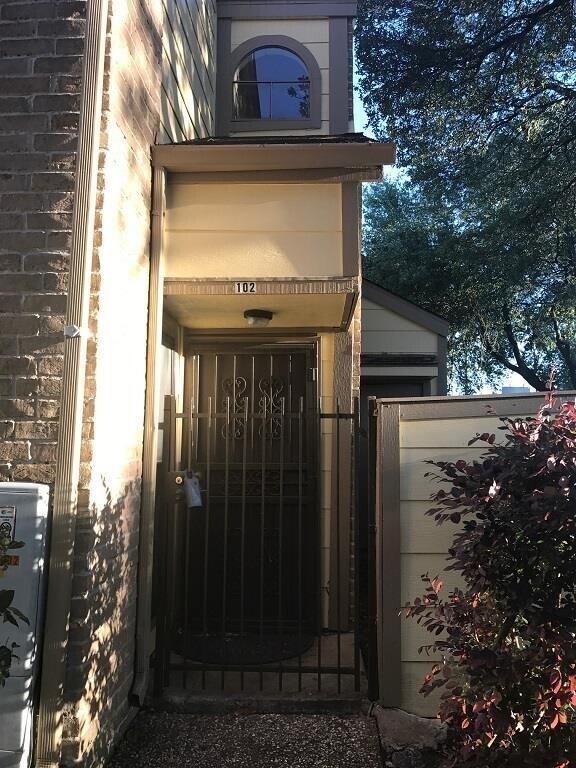 Building Photo - 8299 Cambridge St