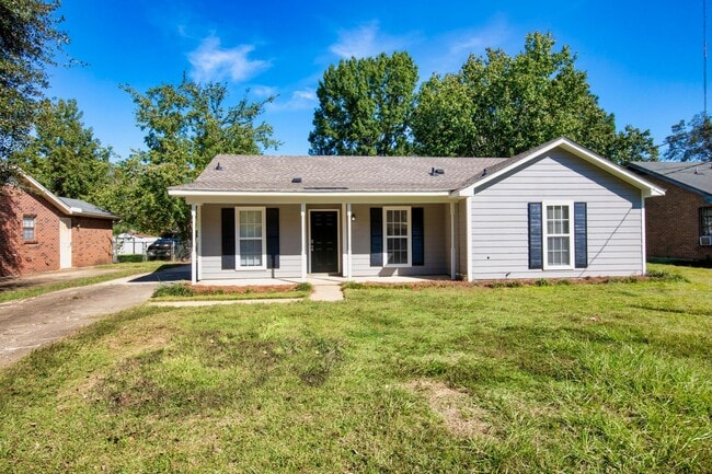 Building Photo - ** 3 Bed 2 Bath located off Wares Ferry rd...
