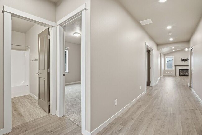 Building Photo - 4268 May Ella Lp