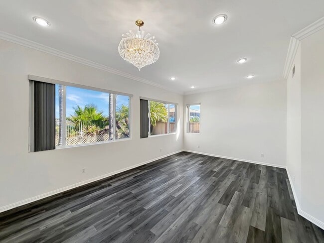Building Photo - Beautiful 5BD/3BA House in Otay Ranch W/ W...