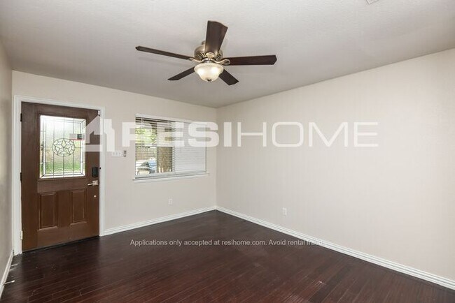 Building Photo - HOME FOR RENT!!