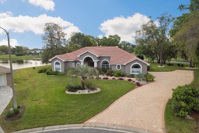 Building Photo - Stunning 3/2 Home W/ Office Pool/Spa in Ga...