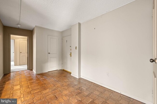 Building Photo - 801 Yale Ave