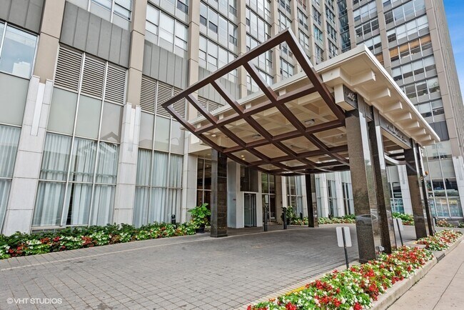 Foto del edificio - 655 W Irving Park Rd