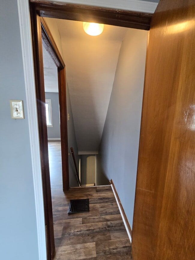 Building Photo - 62 Walnut St