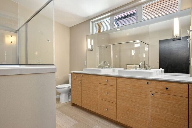 Building Photo - Fresh and Modern View Townhome in Coveted ...