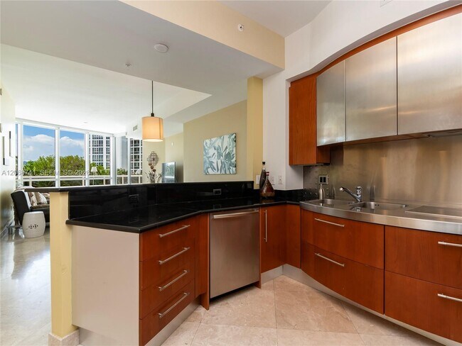 Foto del edificio - 18101 Collins Ave