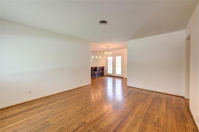 Foto del edificio - 4538 Warm Springs Rd