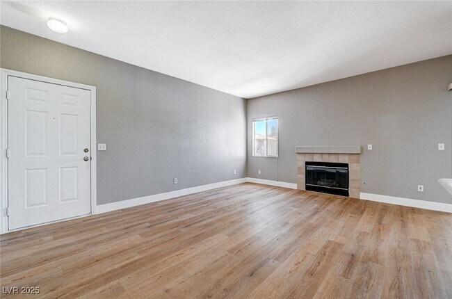 Building Photo - 855 N Stephanie St