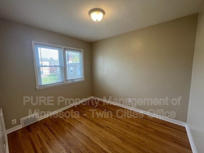 Building Photo - 956 Cleveland Ave S