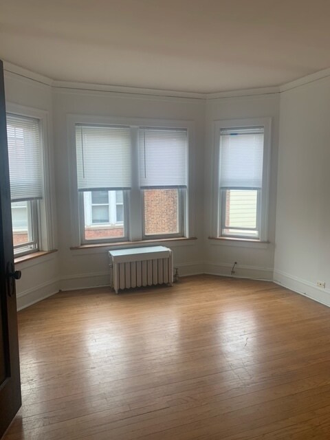 Building Photo - 1463 W Summerdale Ave