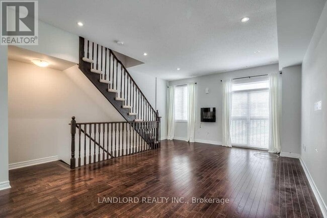 Building Photo - 557 Shuter St