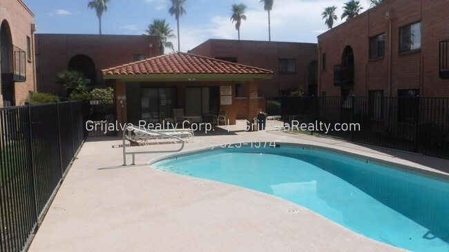 **MOVE-IN SPECIAL ** Spacious 2 Bedroom, 1... - **MOVE-IN SPECIAL ** Spacious 2 Bedroom, 1... House