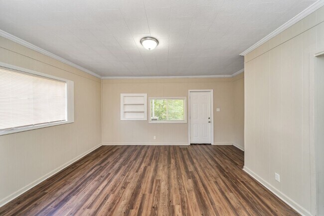 Foto del edificio - Fully Renovated 2BR Home in Dora, AL — Mod...