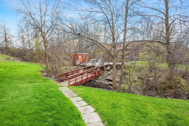 Building Photo - 84 Runnymede Road