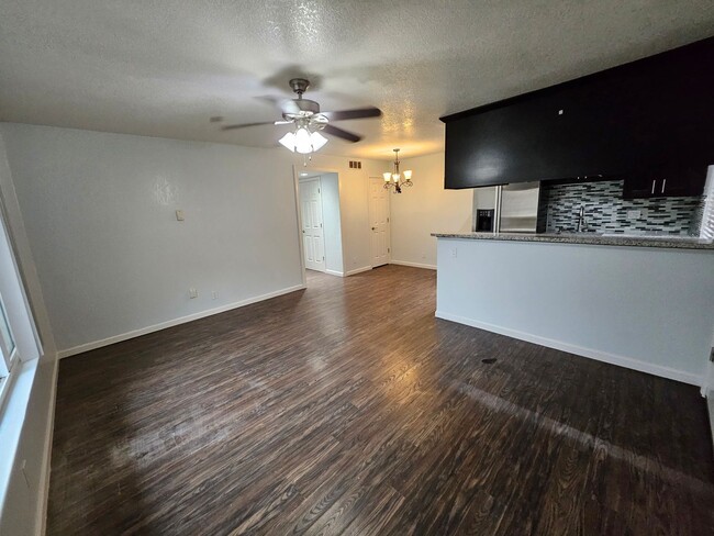 Building Photo - Beautiful 2 Bed Condo