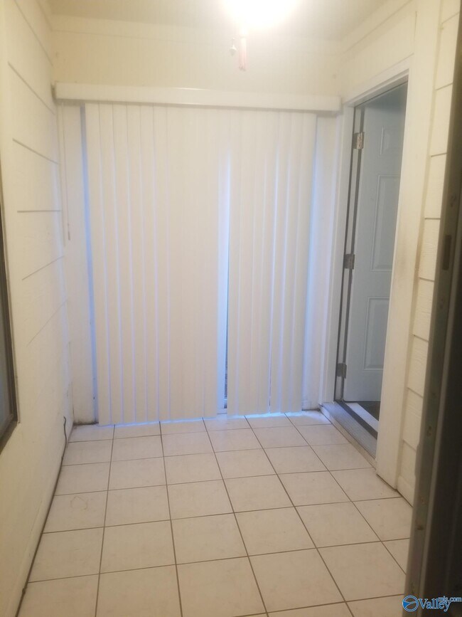 Foto del edificio - 1300 Julia St NW
